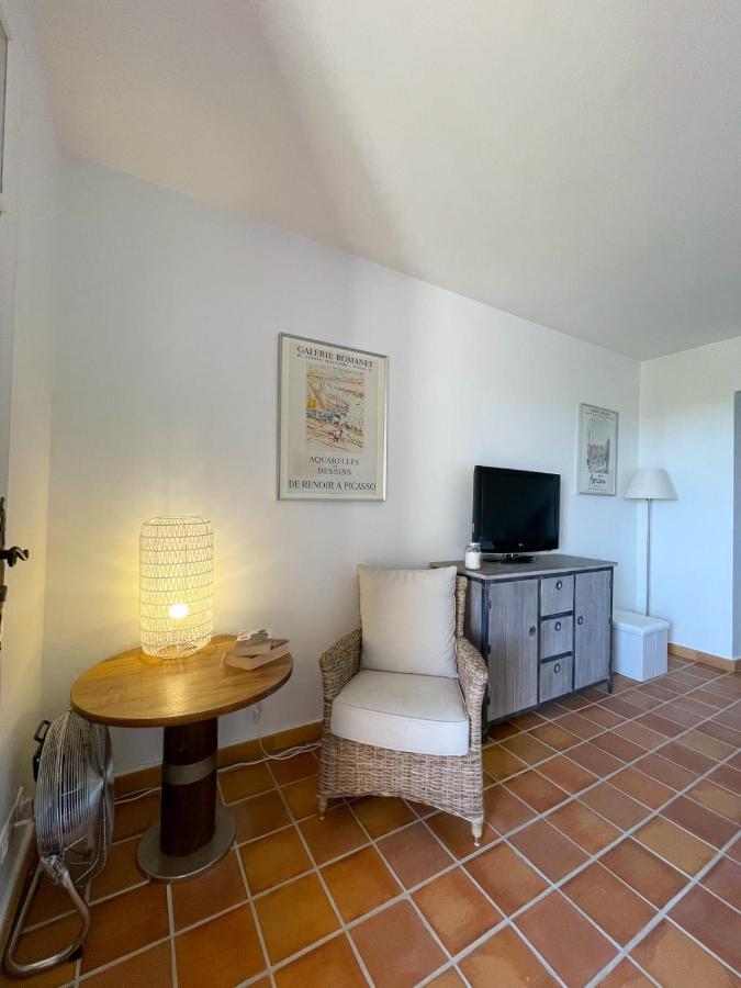 Superb Apartment With Balcony Near The Beach Saint-Raphael  Exterior photo
