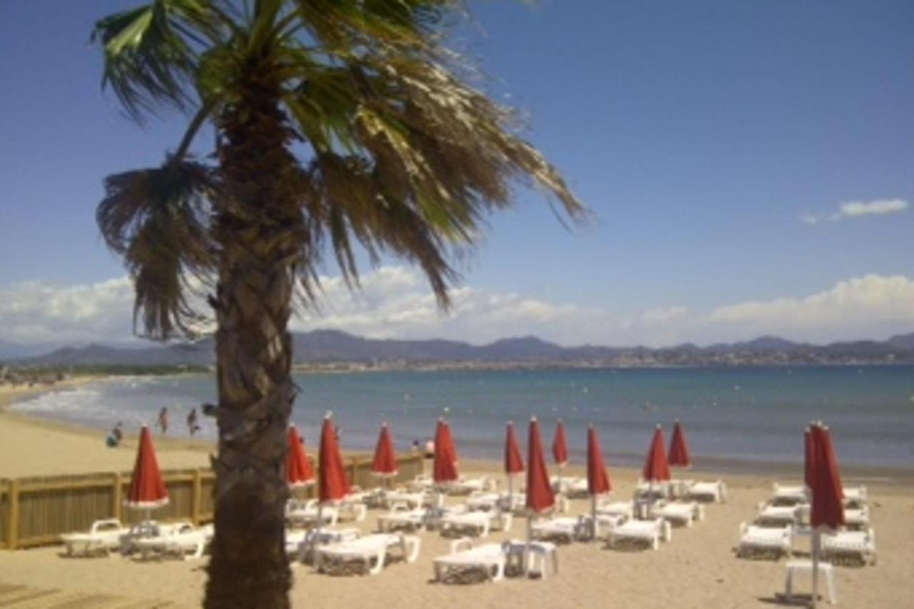 Superb Apartment With Balcony Near The Beach Saint-Raphael  Exterior photo